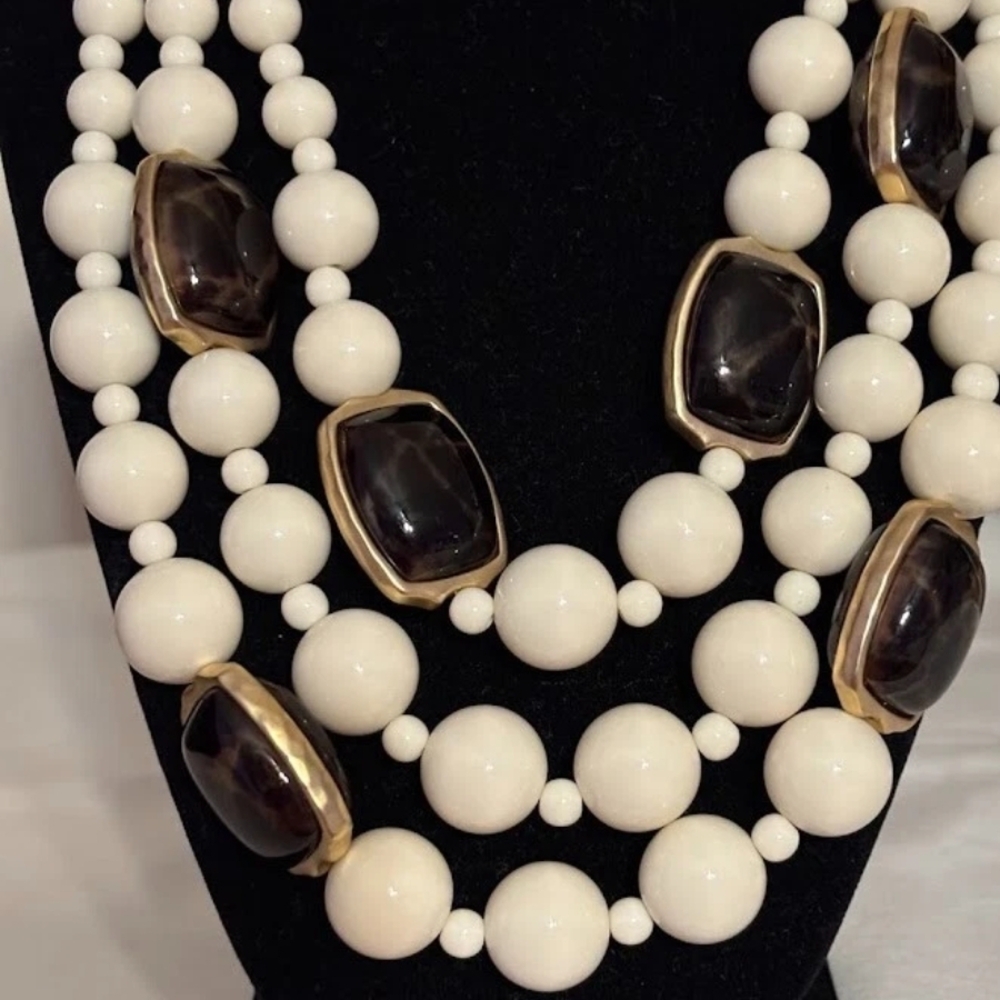 Beautiful Chico's Beige and Brown in Gold Tone Necklace (21") Elegant Beaded